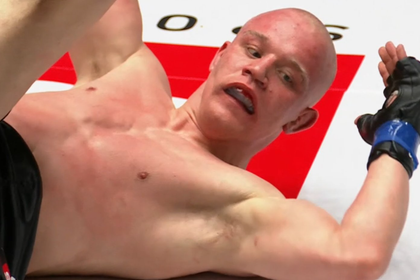 Alan Kwieciński wygrał z Siwym. Bezbarwny pojedynek i brak chęci do walki... 10 Alan Kwieciński pewnie znokautował Siwego