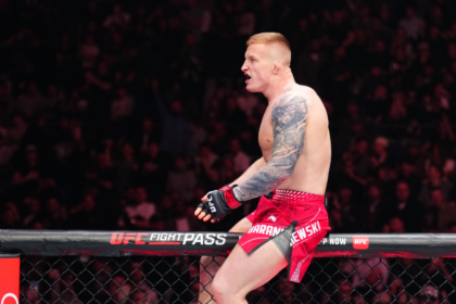 Iwo Baraniewski znokautował Austena Lane’a w 28 sekund! Efektowne KO na UFC Fight Night Londyn 9 Iwo Baraniewski nokautuje Lane'a